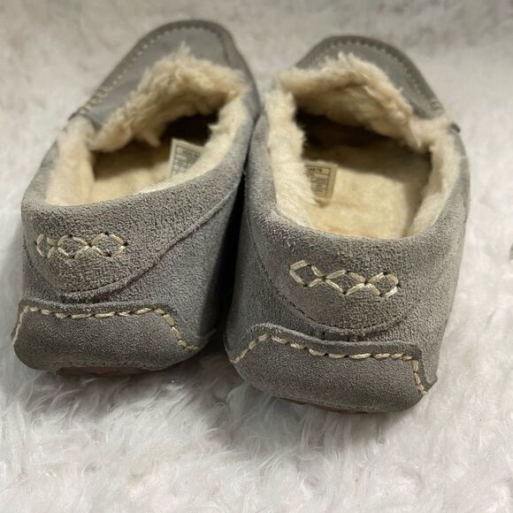 UGG leather suede gray moccasins with sheep skin lining rubber soles siz… - Picture 3 of 10